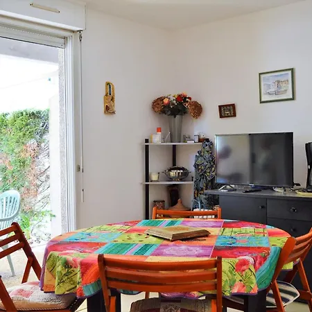 2 Pieces Avec Terrasse, Jardin, Piscine Et Parking, Proche - - Fr-1-251-517 * Ле-Лаванду