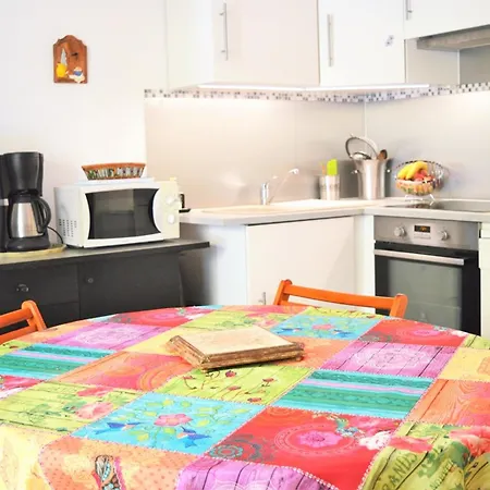 2 Pieces Avec Terrasse, Jardin, Piscine Et Parking, Proche - - Fr-1-251-517 *