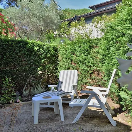 2 Pieces Avec Terrasse, Jardin, Piscine Et Parking, Proche - - Fr-1-251-517 Апартаменты Ле-Лаванду