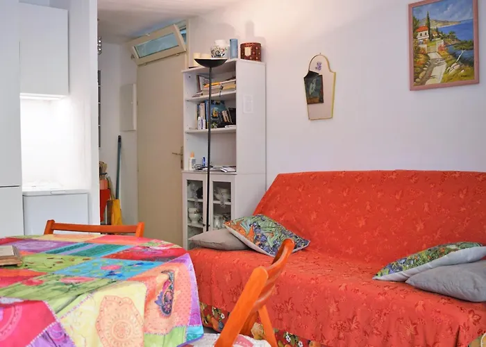 Apartment 2 Pieces Avec Terrasse, Jardin, Piscine Et Parking, Proche - - Fr-1-251-517