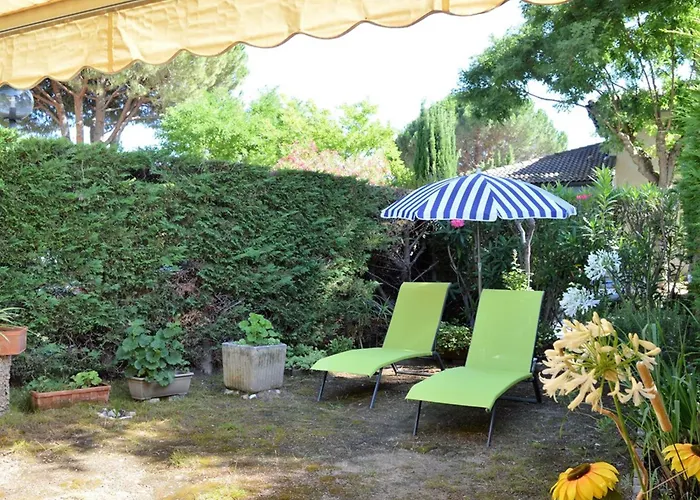 2 Pieces Avec Terrasse, Jardin, Piscine Et Parking, Proche - - Fr-1-251-517 Apartment Le Lavandou